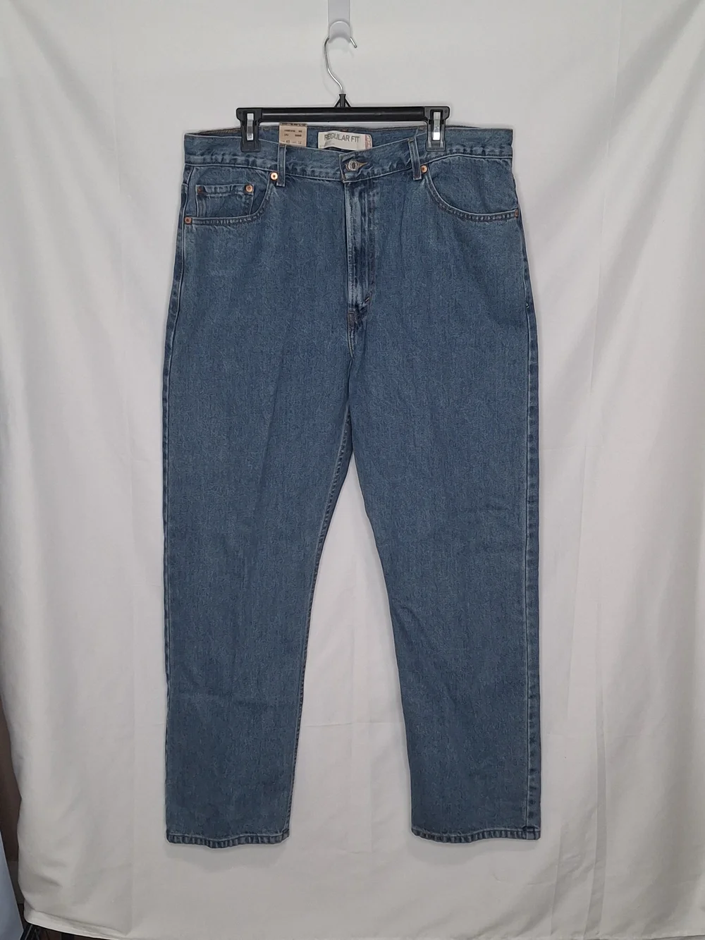 Levi's Relaxed Fit 505 Jeans in Medium Denim Blue 40